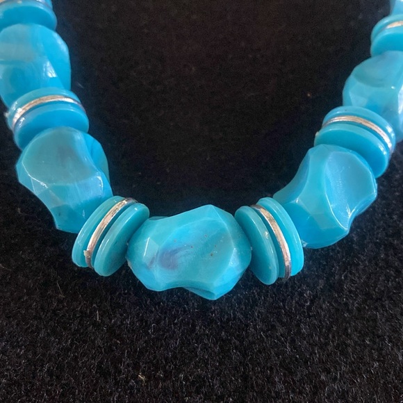 Vintage Turquoise Necklace and Earrings Set. Made in Hong Kong. Plastic/Lucite - Picture 2 of 6